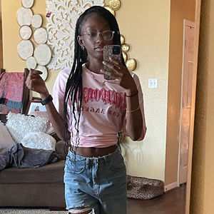 Meet your Posher, Naima